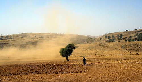 Loss and damage: the third way to face climate change impacts