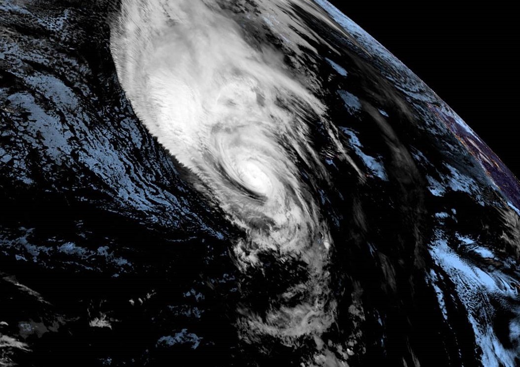 The Hurricane Lorenzo fingerprint on the ocean