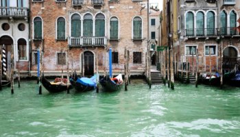 Meteorologist Lucy Samvura Motsi passed away only one exam away from earning the Master's degree in Science and Management of Climate Change, joint initiative of Ca’ Foscari University of Venice and the CMCC Foundation. Her Master certificate was presented to her family in a ceremony held in Ca' Foscari's Aula Magna.