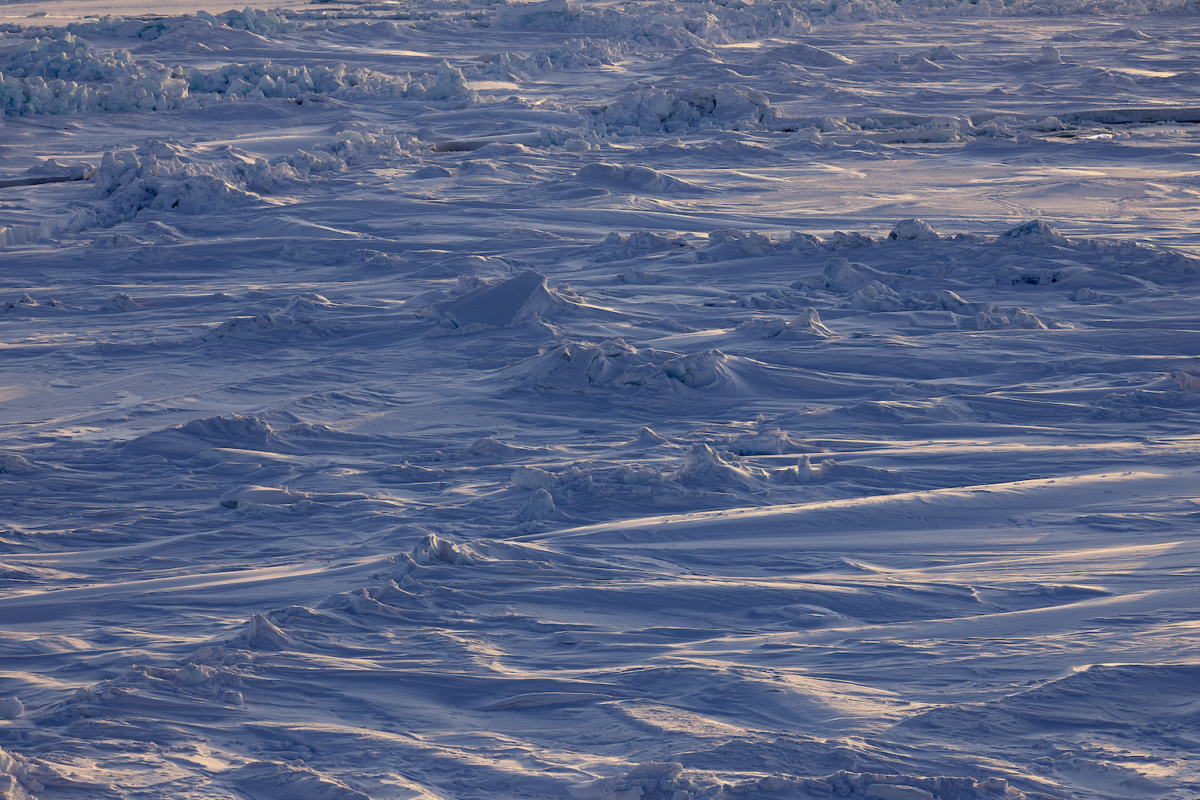 Sea ice: new understanding on the winter heat conduction problem