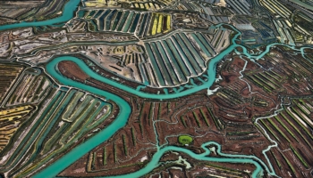 Dalla più ampia esposizione antologica di Edward Burtynsky a M9, tre episodi che raccontano la transizione al futuro attraverso energia, disuguaglianze, uso del suolo e delle risorse, adattamento urbano.