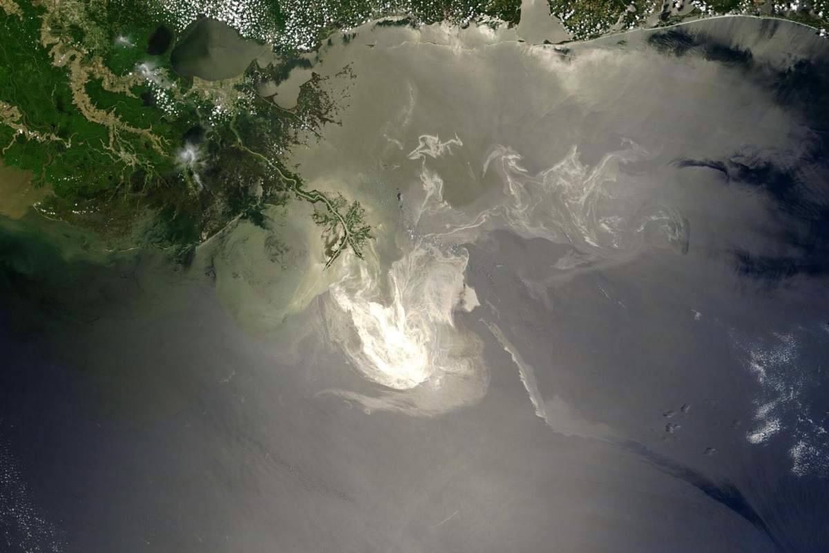 Intelligenza Artificiale: sistema di previsione migliora fino al 25% il tracciamento degli sversamenti di petrolio in mare