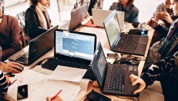 A new online learning resource developed by CMCC within the European Adaptation AGORA project helps stakeholders and non-specialists navigate climate data, understand its limitations and find the tools they need to work with climate information.